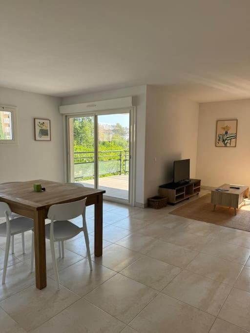 Suberbe Appartement Climatise Avec Terrasse Saint-Raphaël Dış mekan fotoğraf