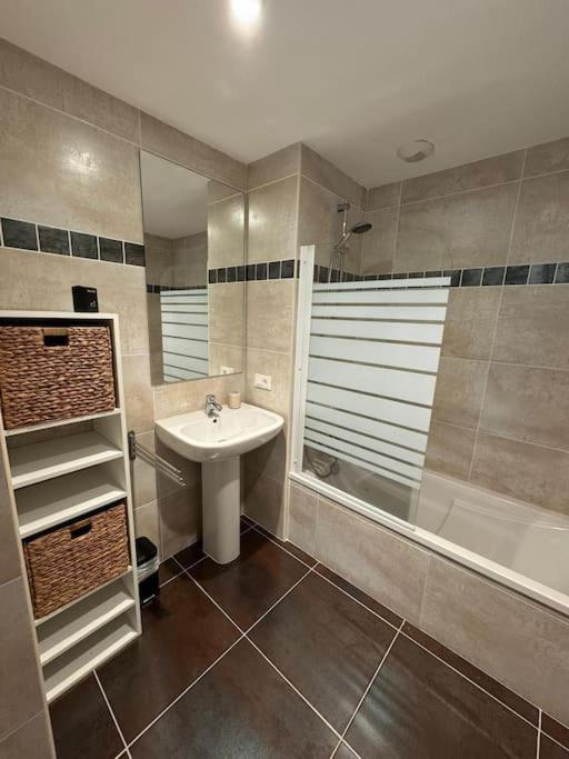 Suberbe Appartement Climatise Avec Terrasse Saint-Raphaël Dış mekan fotoğraf